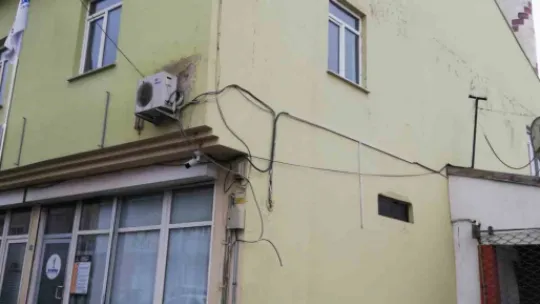 Sarız'daki hasarlı minare sorunsuz şekilde yıkıldı