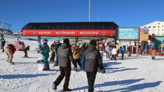 Büyükşehir zabıtası, 2023'te huzur ve güven için görev başındaydı