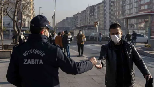 Büyükşehir zabıtası 4 bin 658 kişiye işlem yaptı