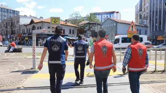 Büyükşehir Zabıtası ile Güven Timleri dilencilere göz açtırmıyor