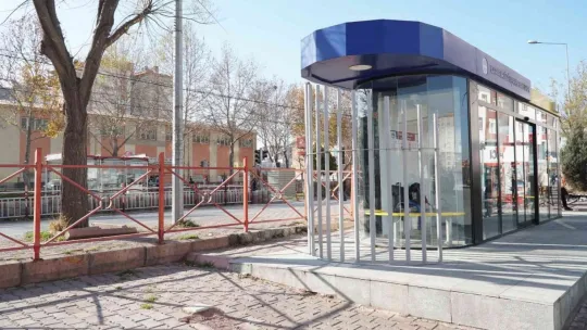 Büyükşehirden son teknolojik özel duraklar