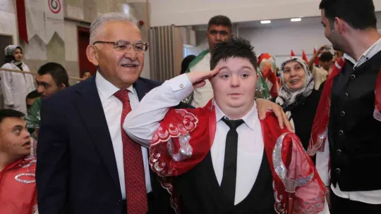 Özel öğrenciler teskerelerini aldı