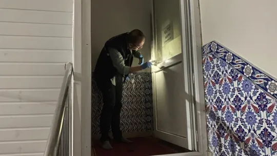 Cami faresi suçüstü yakalandı