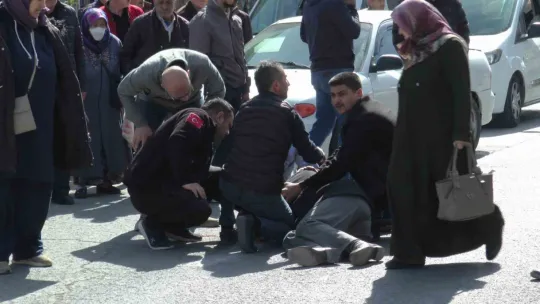 Çarptığı yayanın başında hüngür hüngür ağladı