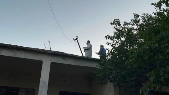 Çatıda oyun oynayan çocuk elektrik akımına kapıldı