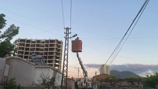 Çatıda oyun oynayan çocuk elektrik akımına kapıldı