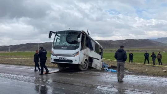 Cezaevi nakil aracı devrildi: 1'i ağır 11 yaralı