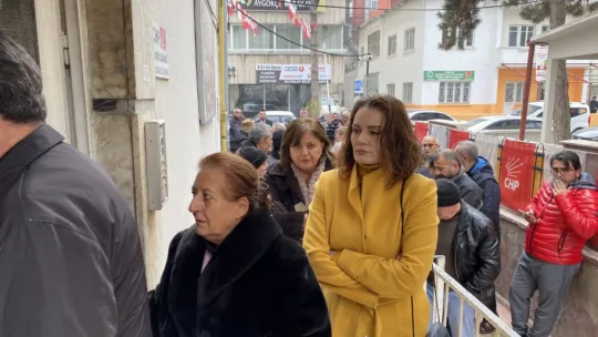 CHP'de olaylı seçim: Parti üyeleri yeni seçilen başkanı istifaya davet etti