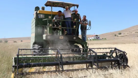 Çiftçi dostu Başkan Çolakbayrakdar'ın milli ve yerli tohum hamlesi takdir topladı