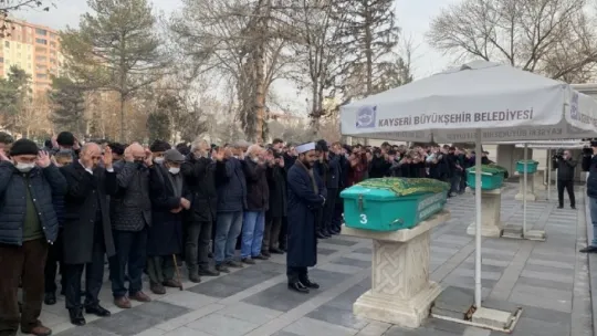 Cinayete kurban giden 3 kişi yan yana defnedildi