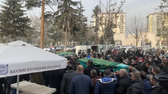 Cinayete kurban giden 3 kişi yan yana defnedildi