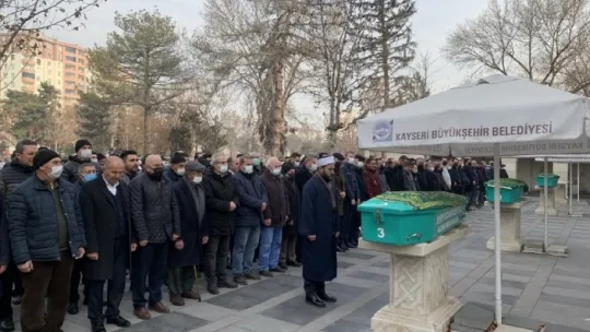 Cinayete kurban giden 3 kişi yan yana defnedildi