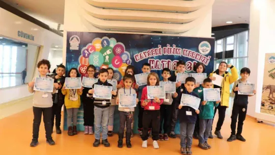 Çocuklar, Büyükşehir'in Kış Bilim Kampı ile hem bilgileniyor hem de eğleniyor