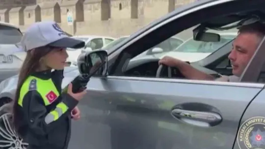 Çocuklar trafik polisi oldu, denetimlere katıldı