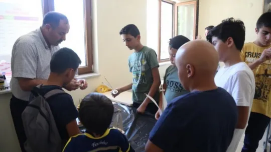 Çocukların hayali model uçak yapımı kursunda gerçeğe dönüşüyor