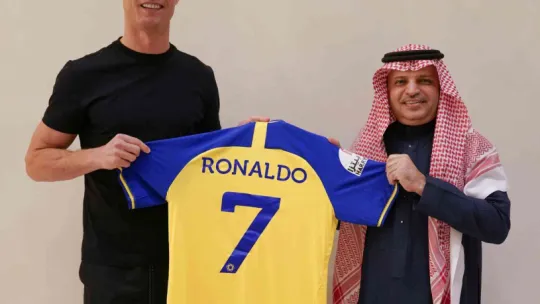 Cristiano Ronaldo resmen Al Nassr'da