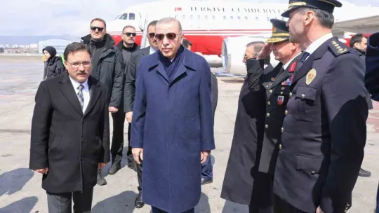Cumhurbaşkanı Erdoğan'ı Kayseri'de Down sendromlu öğrenciler karşıladı