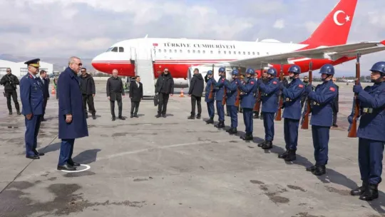 Cumhurbaşkanı Erdoğan'ı Kayseri'de Down sendromlu öğrenciler karşıladı