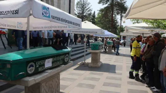 CZN Burak, kazada ölen Kayserili fenomenin taziyesine katıldı