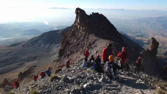 Dağcılar Erciyes'in Zirvesinde Buluşacak
