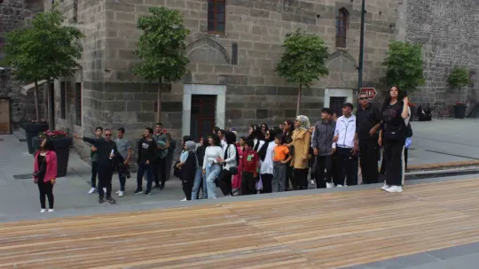 Depremzede öğrenciler Kayseri'yi gezdi
