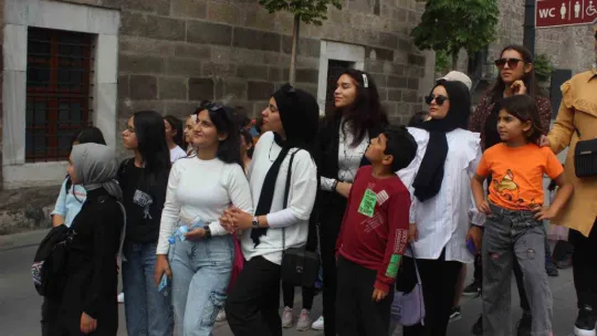 Depremzede öğrenciler Kayseri'yi gezdi