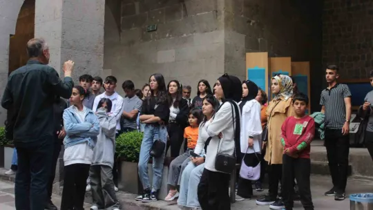 Depremzede öğrenciler Kayseri'yi gezdi
