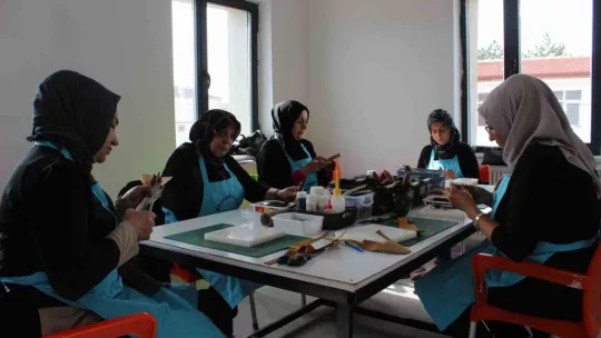 Dericilik bu kadınlar ile canlanıyor