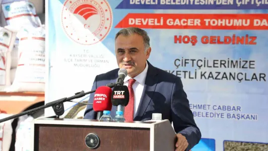 Develi Belediyesi'nden çiftçilere gacer tohumu desteği