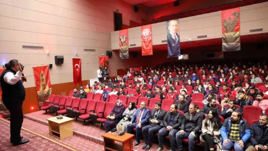 Develi'de 2 bin öğrenciye 'Çanakkale Ruhu' konferansı verildi