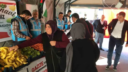 Develi'de Filistin için 'İyilik Manavı' açıldı