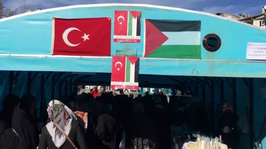 Develi'de Gazze için düzenlenen panayıra vatandaşlar akın etti