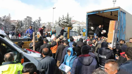 Develi'den depremzedeler için 4 yardım kafilesi daha yola çıktı