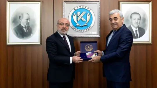 Diaspora Bakan Yardımcısı'ndan Rektör Karamustafa'ya ziyaret