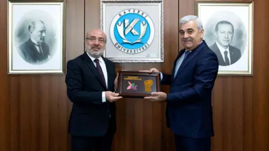 Diaspora Bakan Yardımcısı'ndan Rektör Karamustafa'ya ziyaret