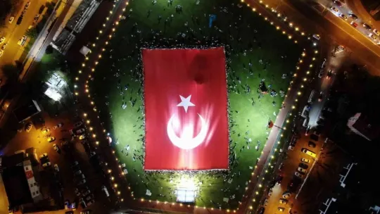 Dünyanın en büyük Türk Bayrağı 15 Temmuz'da yeniden açıldı