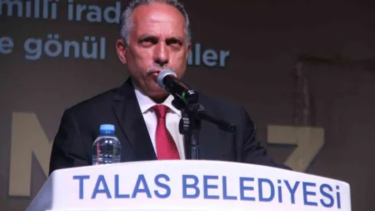 Dünyanın en büyük Türk bayrağı Kayseri'de açıldı