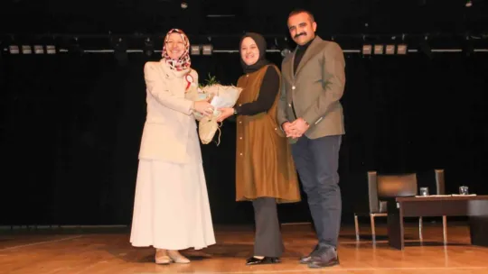 Eğitimci Merve Gülcemal, ERVA'da 'Edeb'i anlattı