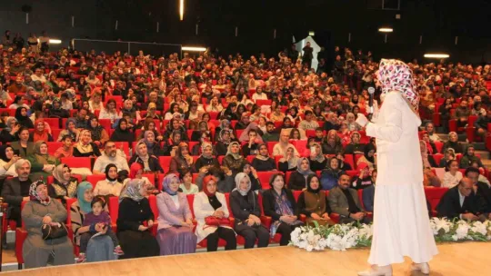 Eğitimci Merve Gülcemal, ERVA'da 'Edeb'i anlattı
