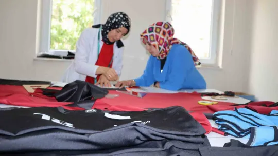 Emekli öğretmen kooperatif başkanı oldu, ekonomiye katkı sağlıyor
