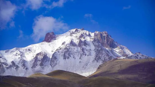 Erciyes'e kar yağdı