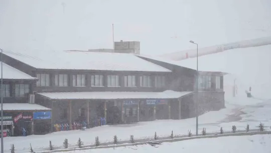 Erciyes'e Mart karı yağdı