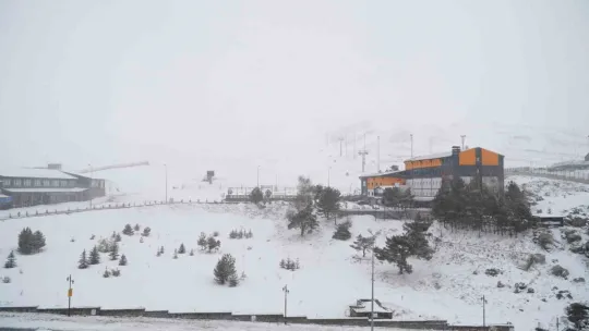 Erciyes'e Mart karı yağdı