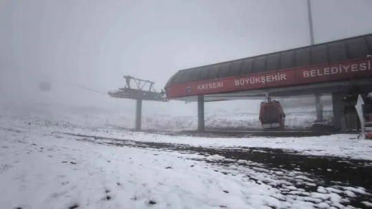 Erciyes'e Mayıs ayında kar yağdı
