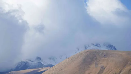Erciyes'e mevsimin ilk karı yağdı