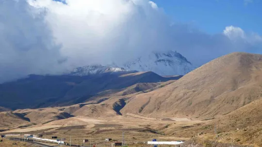 Erciyes'e mevsimin ilk karı yağdı