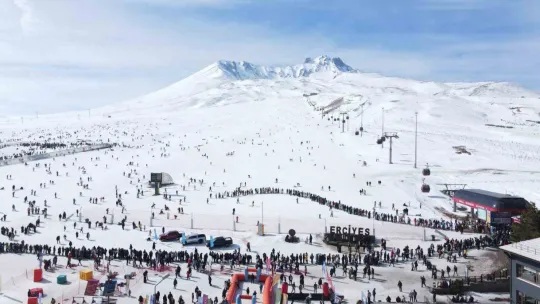 Erciyes hafta sonu 125 bin turist ağırladı
