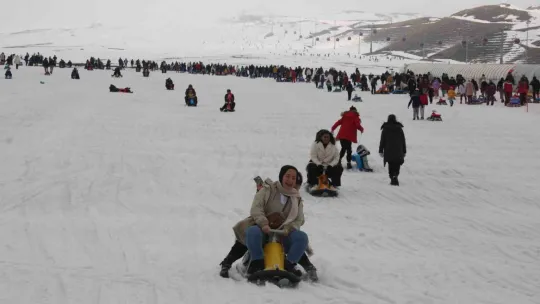 Erciyes hafta sonu turist akınına uğradı