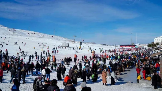 Erciyes hafta sonunda 30 bin turist ağırladı