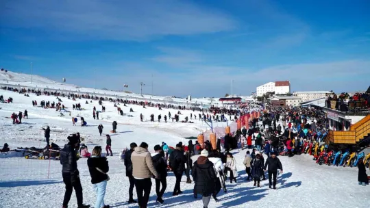 Erciyes hafta sonunda 30 bin turist ağırladı